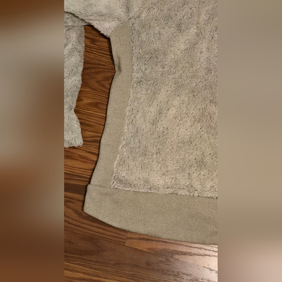 The North Face Beige and Gray Fleece Jacket - Picture 5 of 5